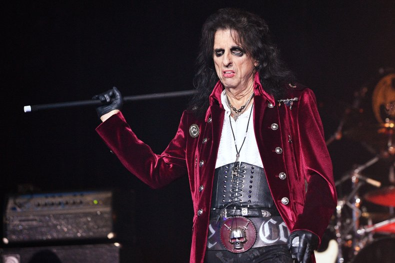 Alice Cooper, The Legend who died ten thousand times: Age, Bio, Vampyre Cosmetics,Net Worth in 2023